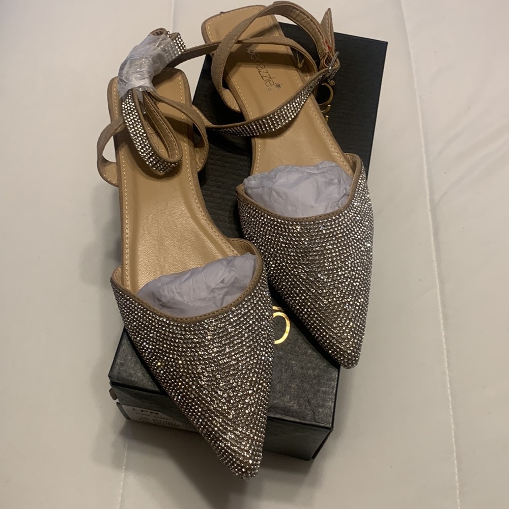 Tan sparkle flat